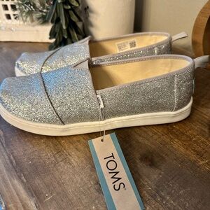 Adorable TOMS shoes